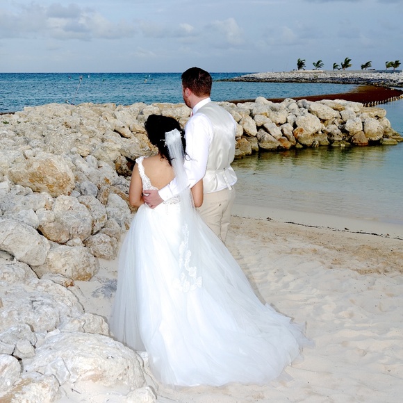 Meet your Posher, Megan - Picture 4 of 6